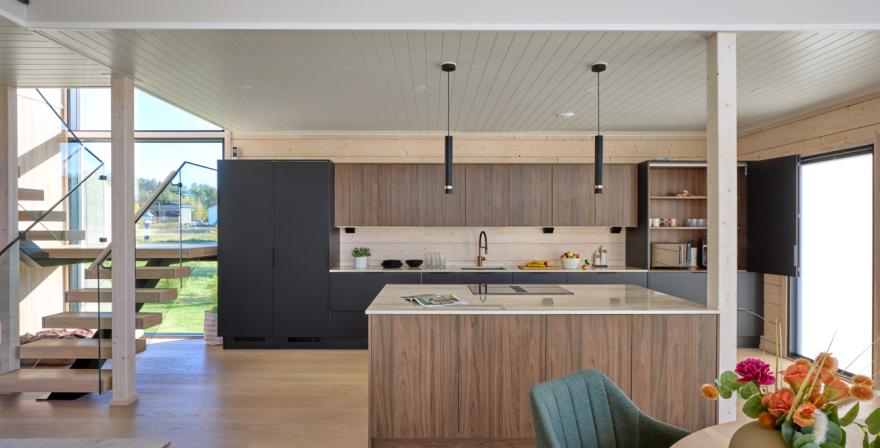 Moderni_tumma_Carini Walnut_Jet Black Matt_i-keittiö_saarekekeittiö_melamiini_lakattu_mdf_keraaminen_2024_Ruovikkokuja_Hirvensalo_6554_coll
