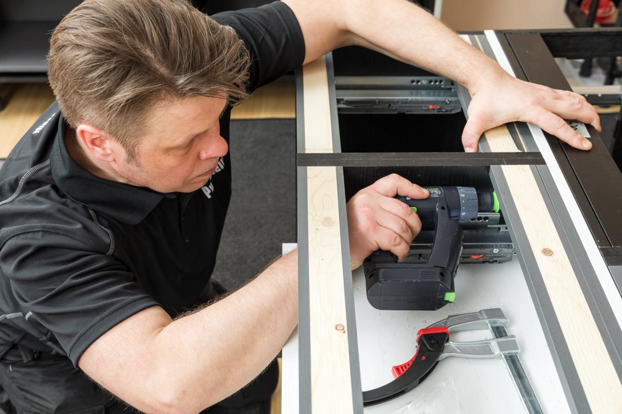 Asentaja, keittiöasennus