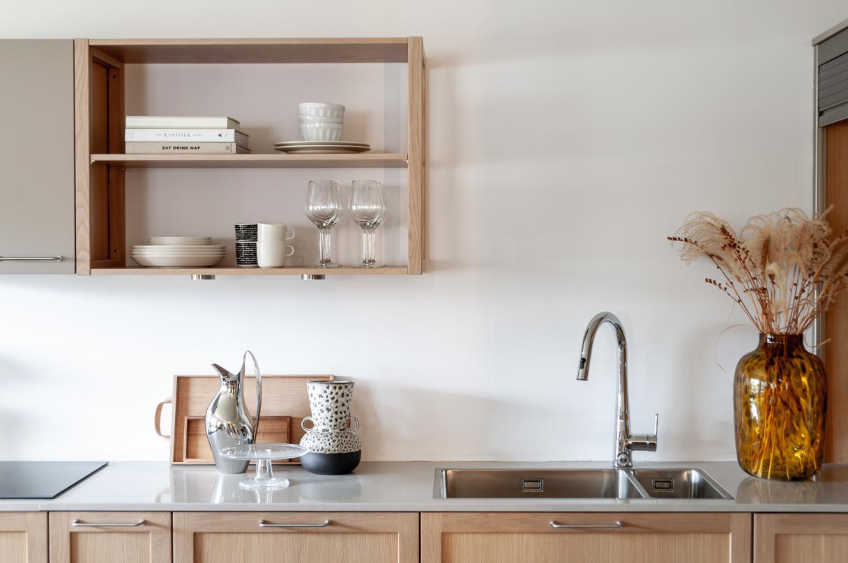 Puustelli saareke keittiö vaalea tammi harmaa Nyköping