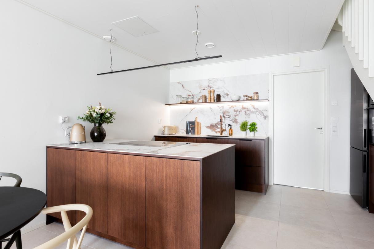 Puustelli Miinus keittiö ruskea Santapellonkuja Espoo