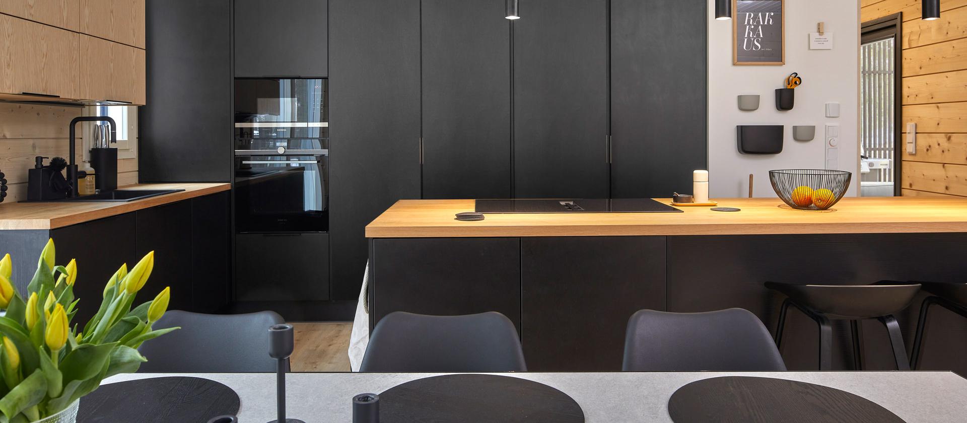 Puustelli saareke keittiö musta Beatankuja Masku