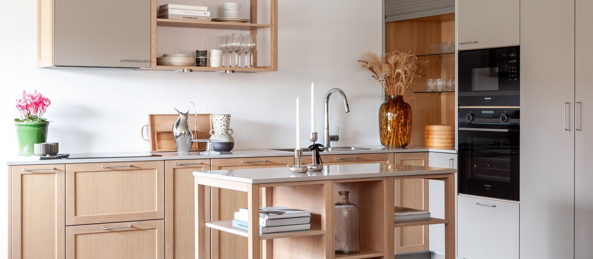 Puustelli saareke keittiö Nyköping vaalea tammi harmaa