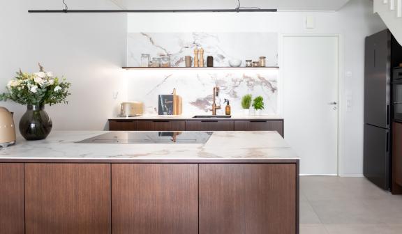 Puustelli Miinus keittiö ruskea Santapellonkuja